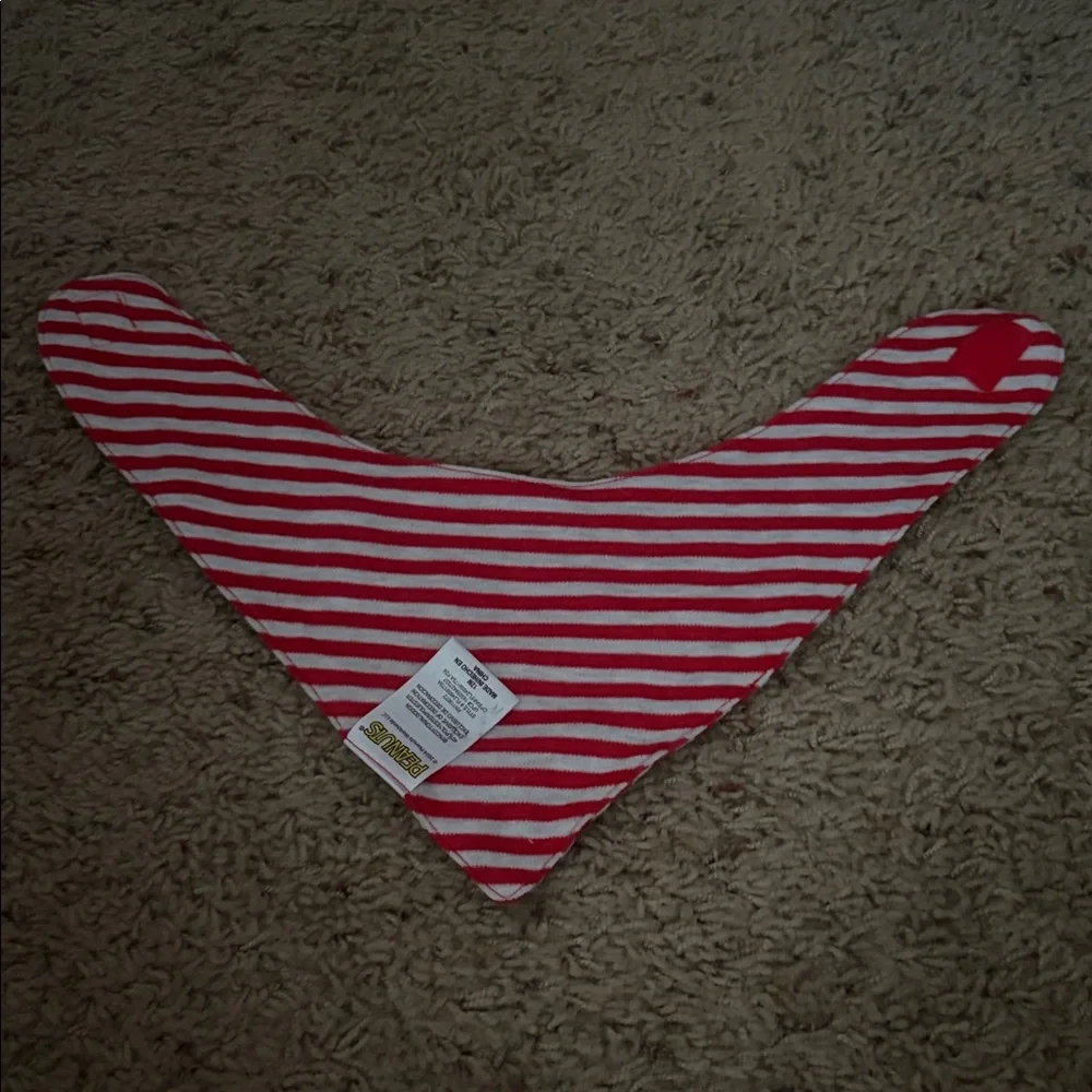 Peanuts adorable bib